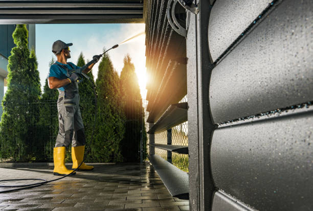 Best Garage Pressure Washing  in Ixonia, WI